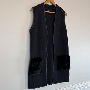 JM COLLECTION Black Long Vest Faux Fur Pockets Women’s Size PM Great Accent